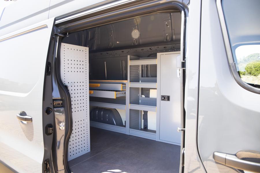 Интерьер Renault Trafic Workshop Van (X82) 2019 года  (WW) (фото 2 из 4)